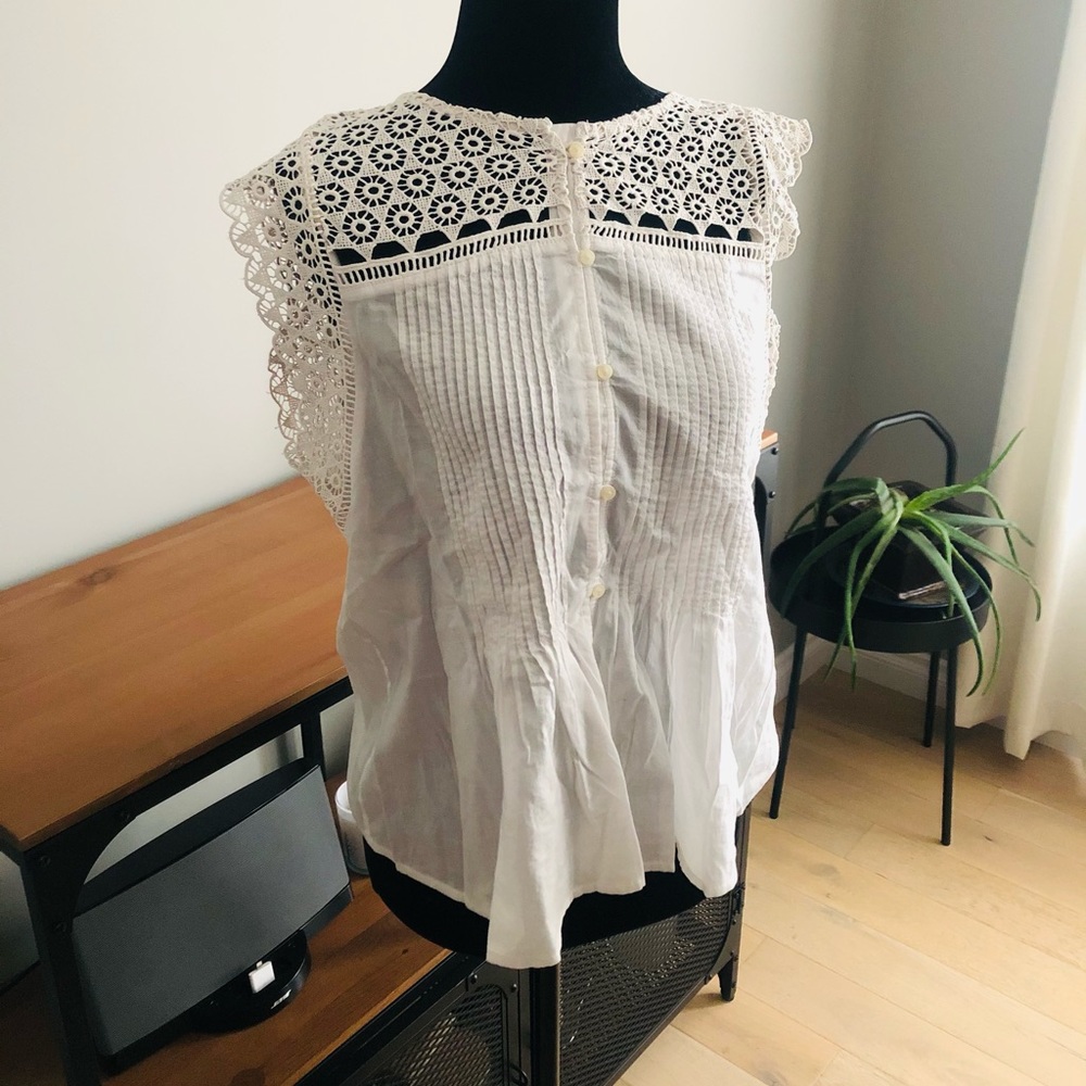 Levi’s Sleeveless Lace Top